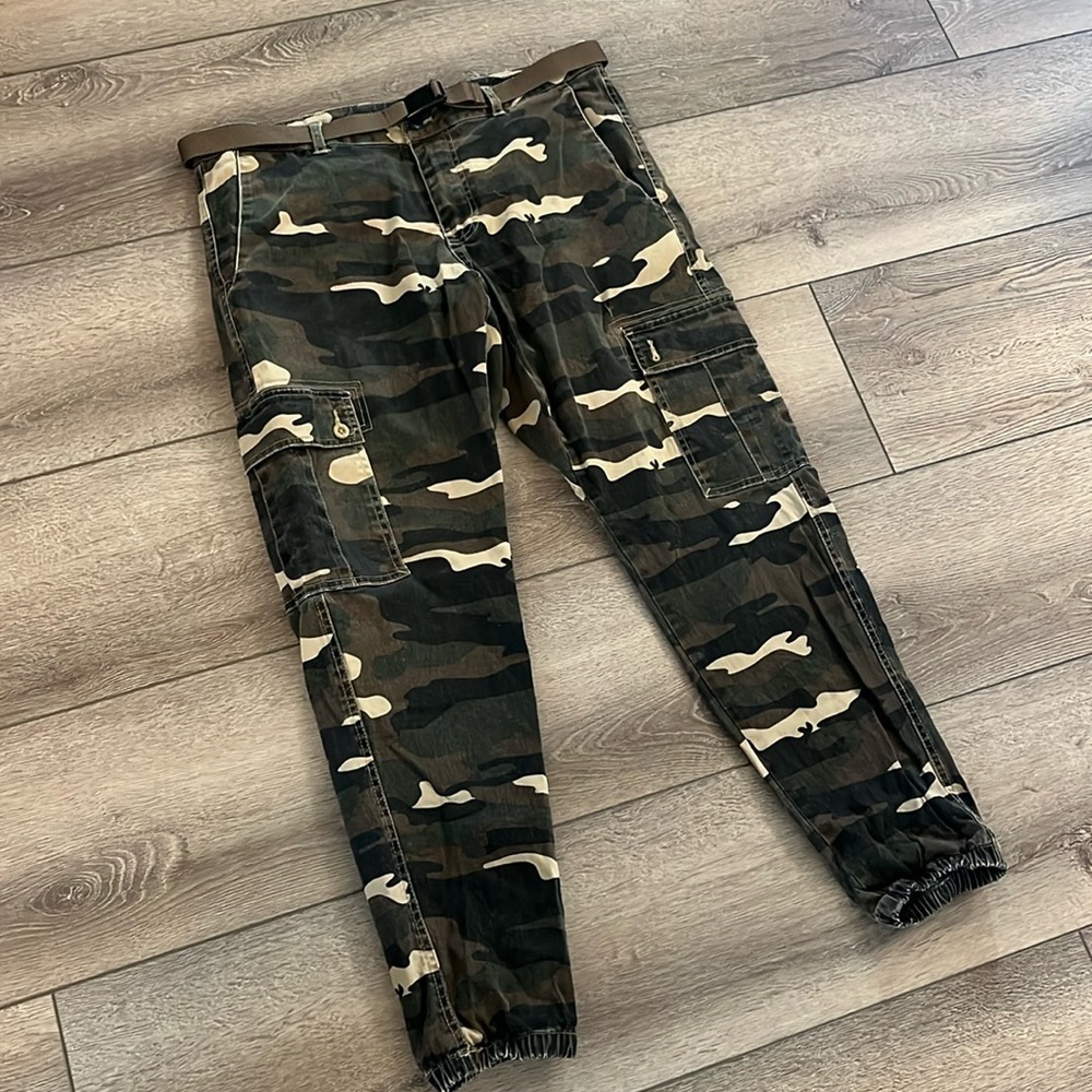 Empyre Camo joggers size 32